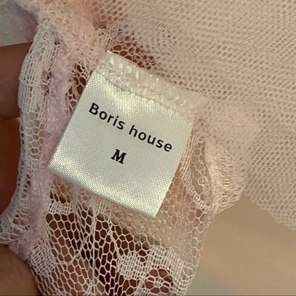 Pink lace female doggie dress with pearls - Picture 5 of 6